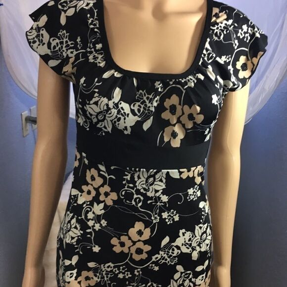 Teenie Weenie Woman’s Blouse XS  Floral - Picture 1 of 4
